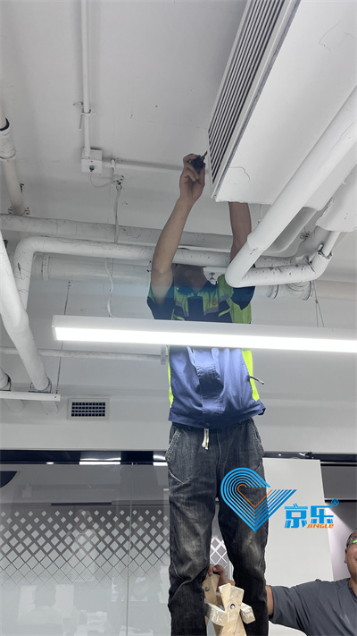 中央空調(diào)風口更換實戰(zhàn) 當天解決灰塵異味